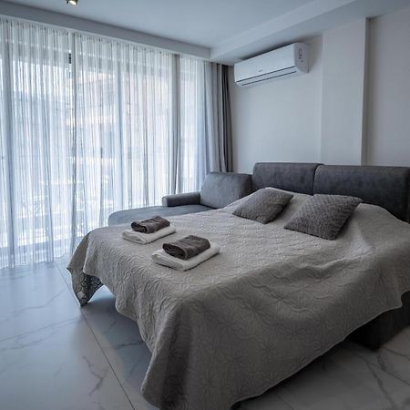Seaside Luxury Apartment เซนต์พอลส์เบย์ ภายนอก รูปภาพ