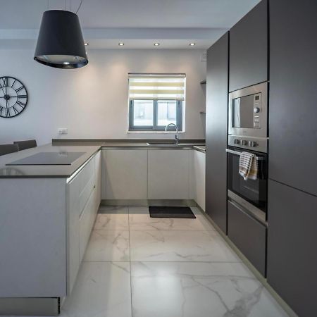 Seaside Luxury Apartment เซนต์พอลส์เบย์ ภายนอก รูปภาพ