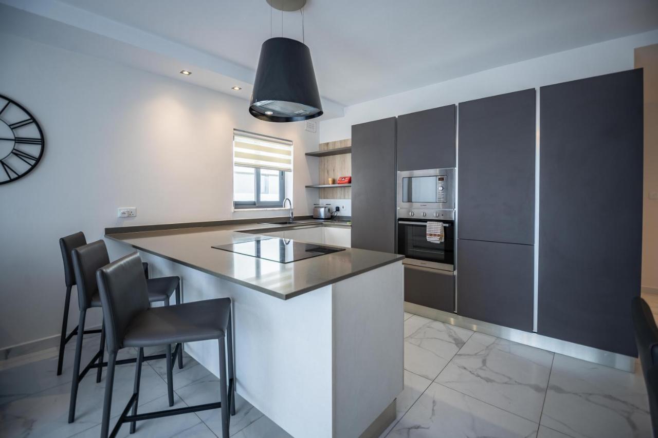 Seaside Luxury Apartment เซนต์พอลส์เบย์ ภายนอก รูปภาพ