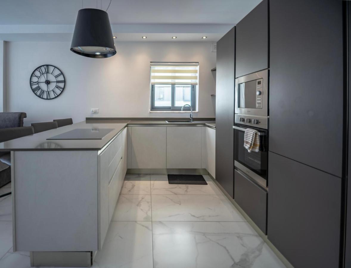 Seaside Luxury Apartment เซนต์พอลส์เบย์ ภายนอก รูปภาพ