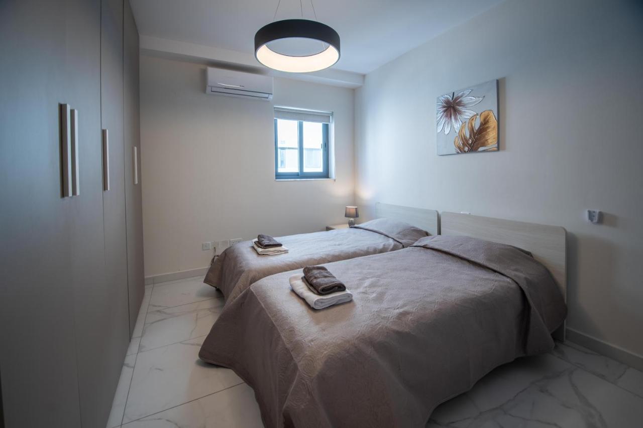 Seaside Luxury Apartment เซนต์พอลส์เบย์ ภายนอก รูปภาพ