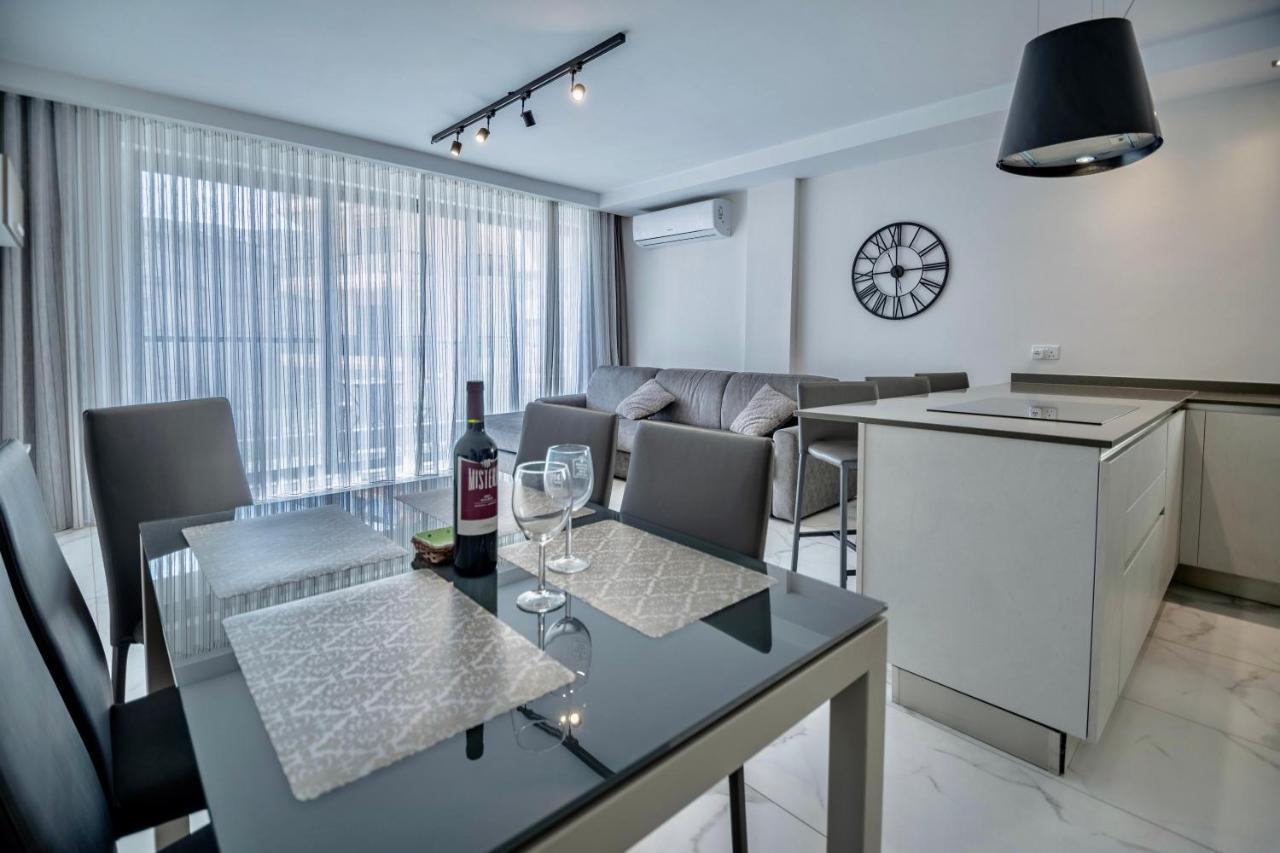 Seaside Luxury Apartment เซนต์พอลส์เบย์ ภายนอก รูปภาพ