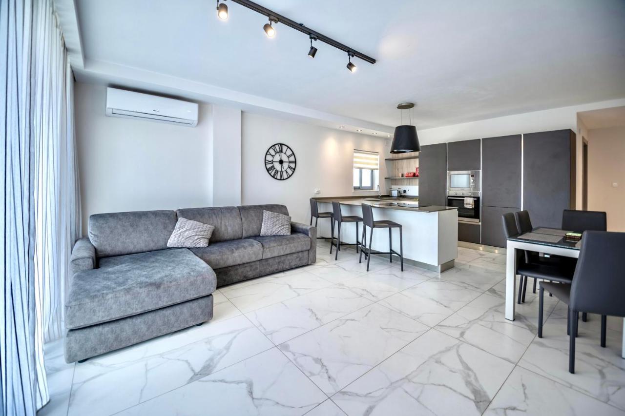 Seaside Luxury Apartment เซนต์พอลส์เบย์ ภายนอก รูปภาพ